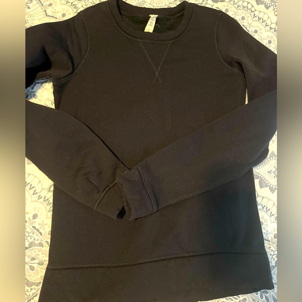 Black Lululemon size 2 fleece fitted sweater